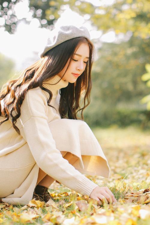 女士秋天拍美照，8种拍照姿势、技巧可以用，秋天景美人也美