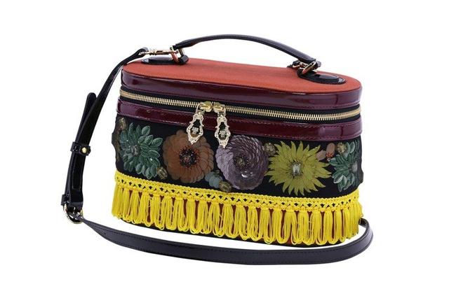 《绯闻女孩》热门品牌按清宫剧后宫规格打造时装周，乾隆看到乐了