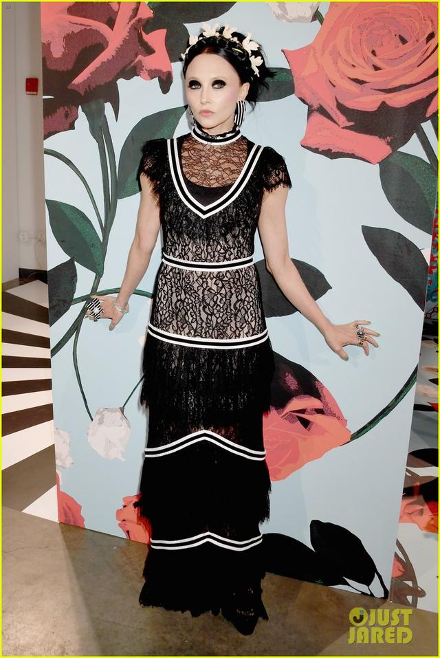 《绯闻女孩》热门品牌按清宫剧后宫规格打造时装周，乾隆看到乐了