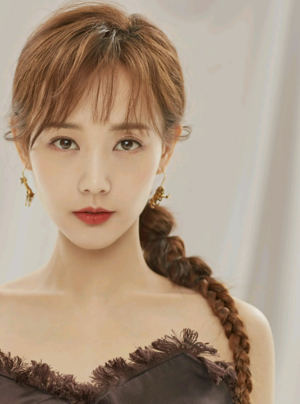 明明“歪瓜裂枣”，却能“美若天仙”，这8位女明星整得太惊艳