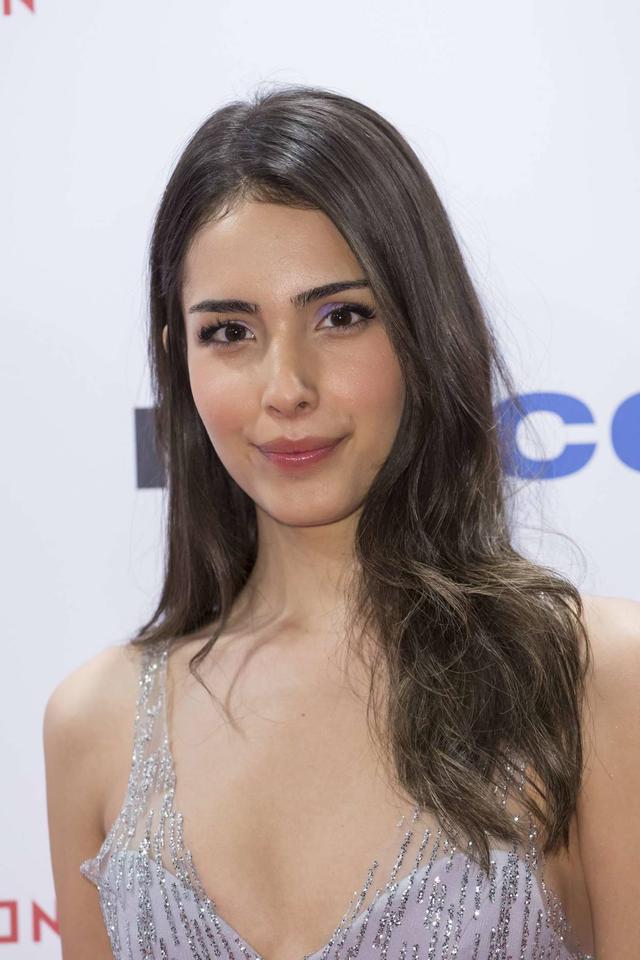 毁经典？《绯闻女孩》被翻拍，演员长相穿着太土被狂嘲