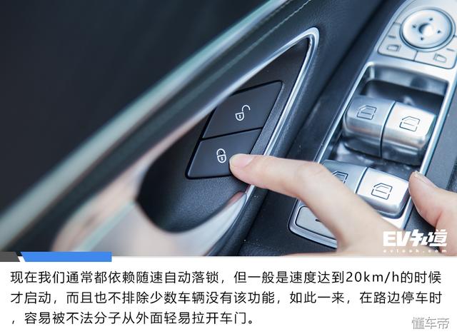 美女遭捆绑 自我安全意识要加强 保护手册pick一下