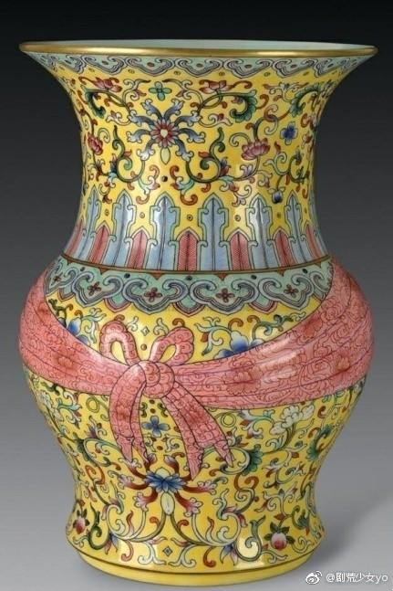 《绯闻女孩》热门品牌按清宫剧后宫规格打造时装周，乾隆看到乐了