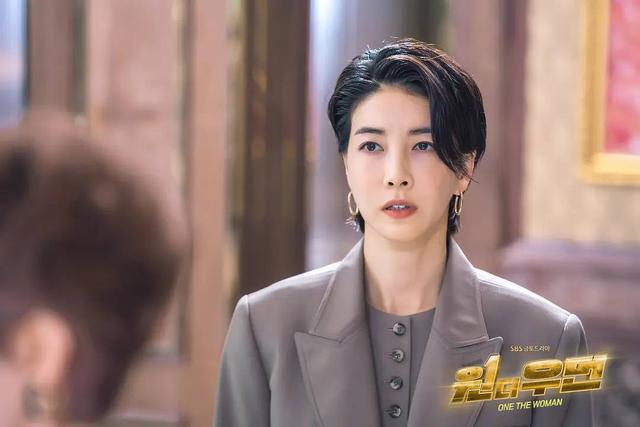 开播收视第一，豆瓣开分7.9，SBS新剧《一个女人》是水土不服吗？