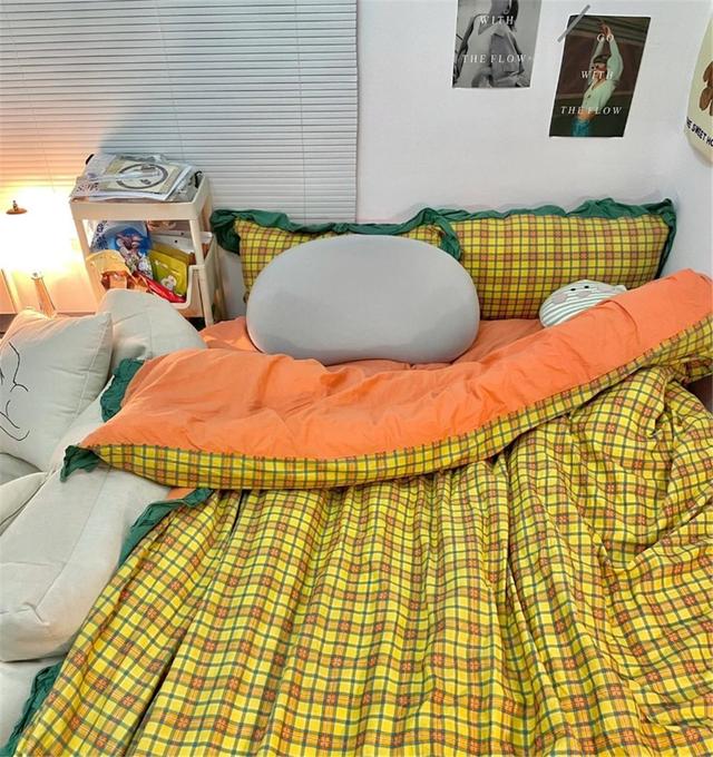 上海姑娘改造8㎡卧室,将狭小拥挤的卧室,变成乱中有序的小窝