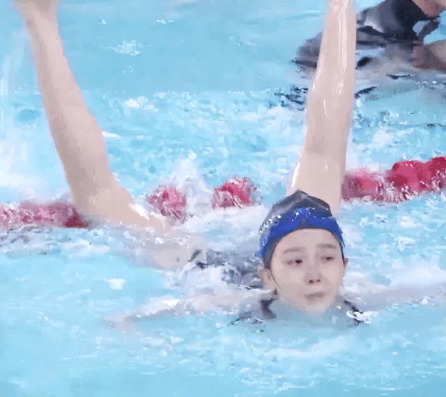 明明“歪瓜裂枣”，却能“美若天仙”，这8位女明星整得太惊艳