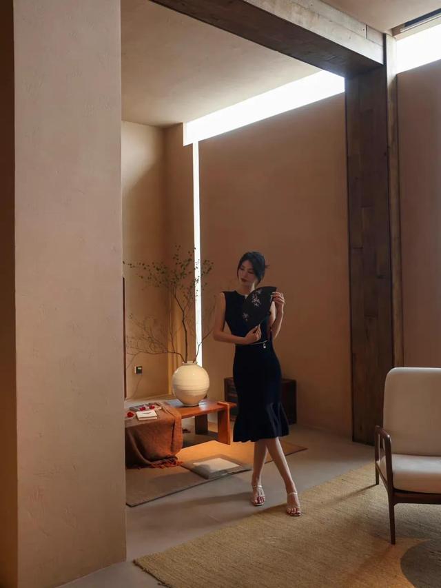 自然的美景，与美女的美色，交相辉映