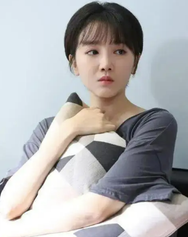 明明“歪瓜裂枣”，却能“美若天仙”，这8位女明星整得太惊艳