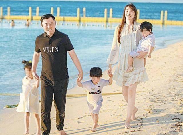 她是“九头身女神”,嫁入豪门之后5年生四胎,如今成50亿女富豪