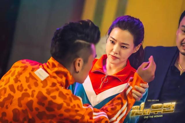 开播收视第一，豆瓣开分7.9，SBS新剧《一个女人》是水土不服吗？