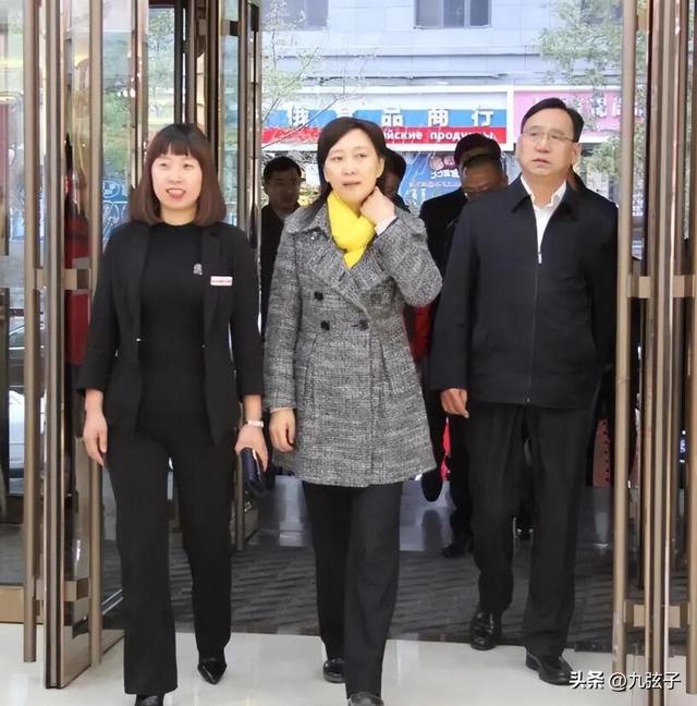 内蒙古“美女贪官”许爱莲的疯狂