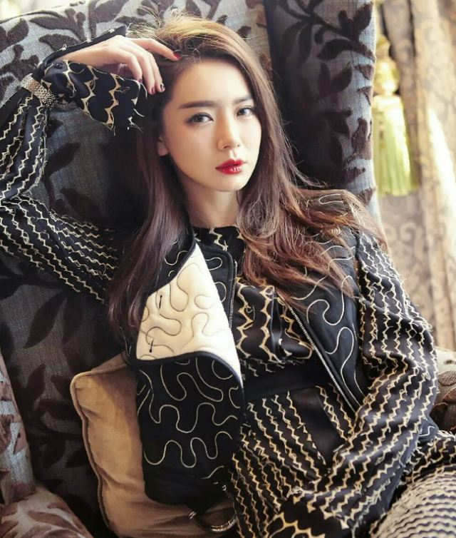 明明“歪瓜裂枣”，却能“美若天仙”，这8位女明星整得太惊艳