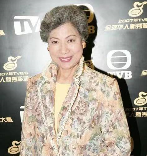 至今未嫁人的10位女港星，各有各的苦衷，最大的88岁，最小的42岁