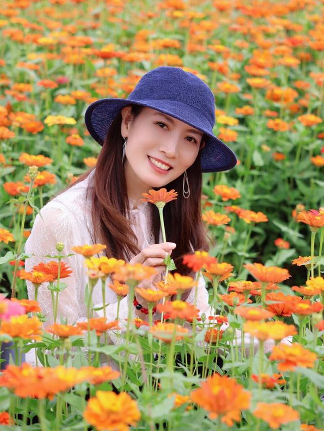 女士秋天拍美照，8种拍照姿势、技巧可以用，秋天景美人也美