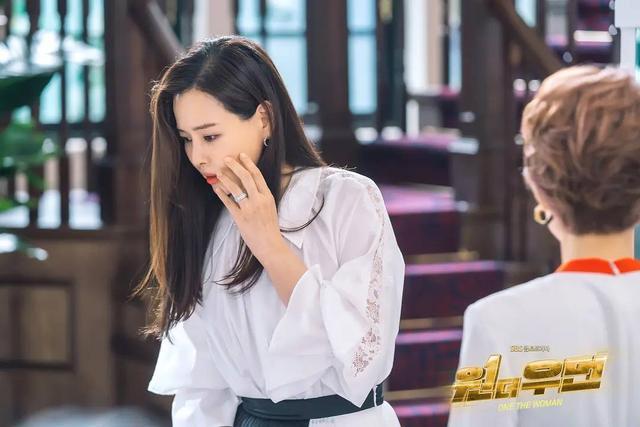 开播收视第一，豆瓣开分7.9，SBS新剧《一个女人》是水土不服吗？