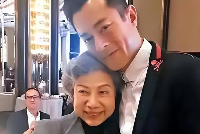 至今未嫁人的10位女港星，各有各的苦衷，最大的88岁，最小的42岁