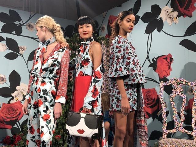 《绯闻女孩》热门品牌按清宫剧后宫规格打造时装周，乾隆看到乐了