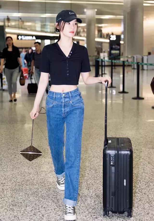 150小个子女生看过来，教你“上短下长”的搭配秘诀，显高又时髦