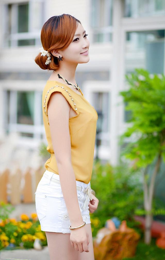 美女写真：青春靓丽 白的的小短裤