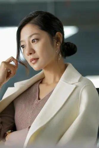 真正的时髦男女,活在30年前的国产剧里丨原创