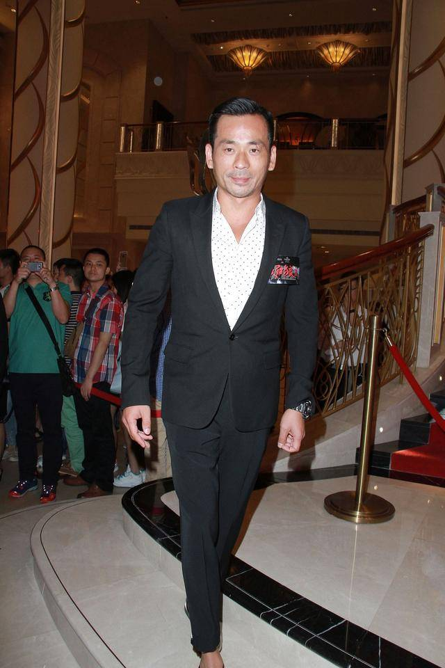 给富豪五年连生四娃,拿到5亿分手费后,37岁的刘碧丽怎么样了?