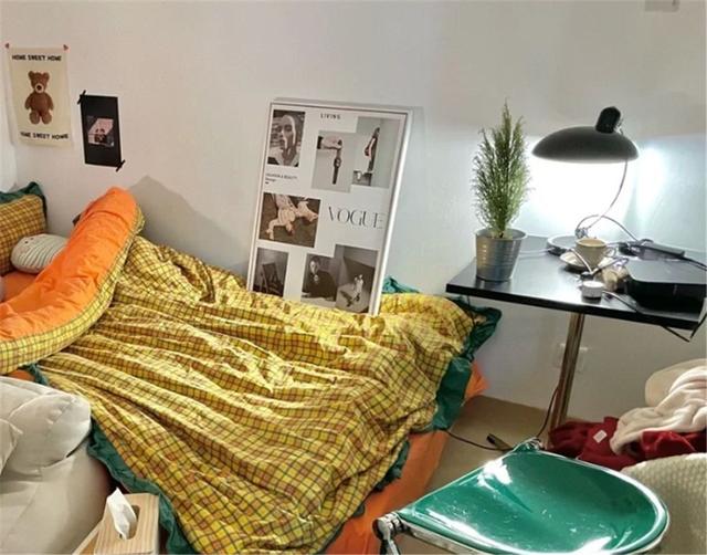 上海姑娘改造8㎡卧室,将狭小拥挤的卧室,变成乱中有序的小窝