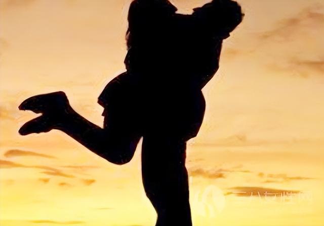 当一个男人放不下你，一定有的这4个表现