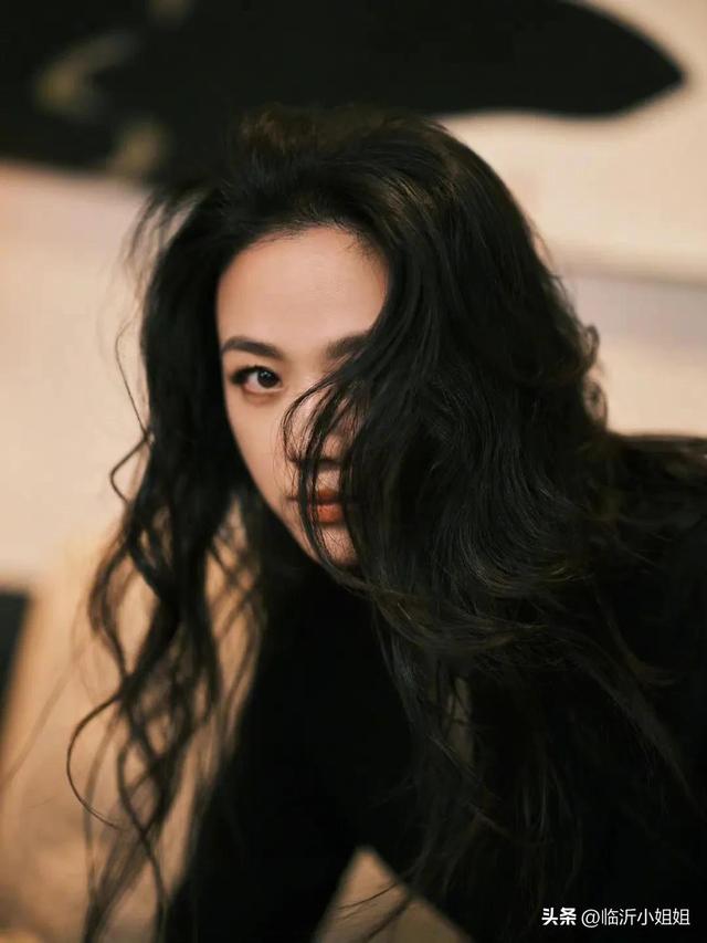 汤唯，高贵冷艳的精致美女，成熟优雅的气质展现迷人风采