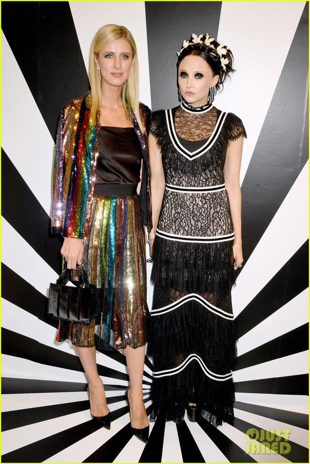 《绯闻女孩》热门品牌按清宫剧后宫规格打造时装周，乾隆看到乐了