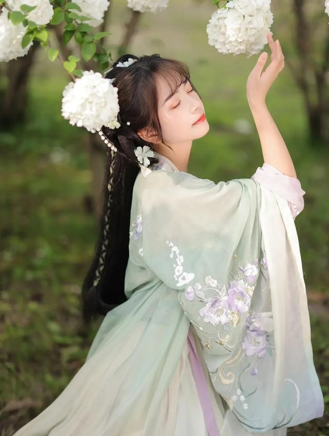 图集:100张古风美女图片欣赏