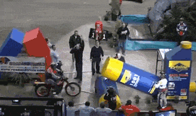 师父说过,山下的女人是老虎,遇到了要躲开