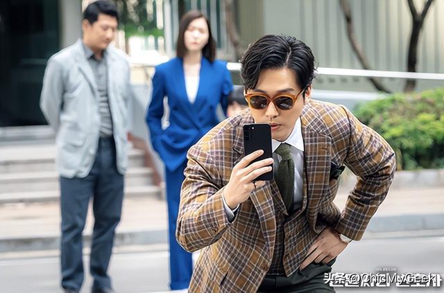 在韩国，他有收视率救世主美名