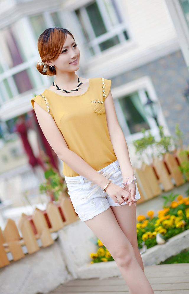 美女写真：青春靓丽 白的的小短裤