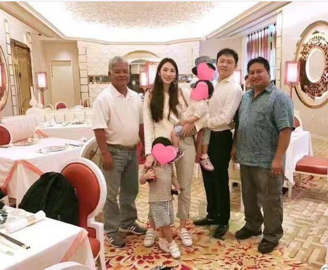 她是“九头身女神”,嫁入豪门之后5年生四胎,如今成50亿女富豪