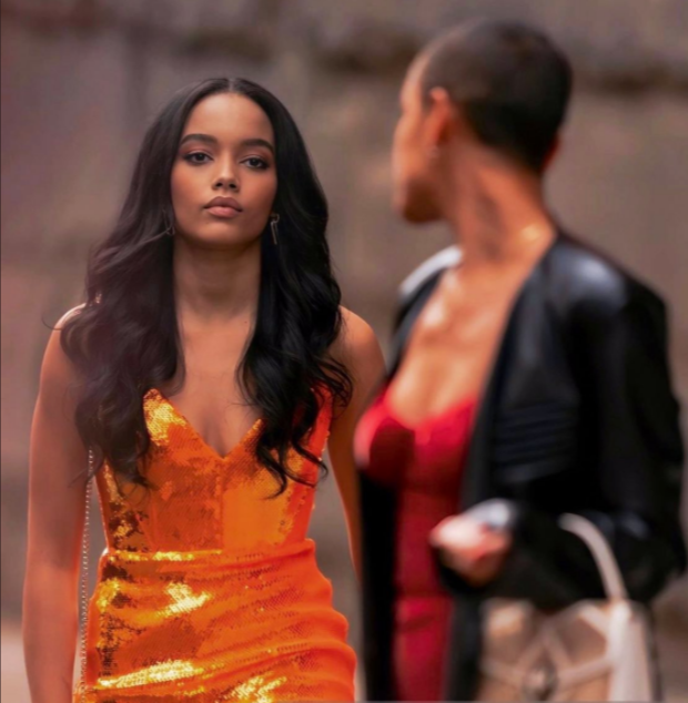 毁经典？《绯闻女孩》被翻拍，演员长相穿着太土被狂嘲