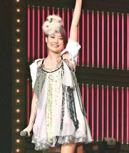 至今未嫁人的10位女港星，各有各的苦衷，最大的88岁，最小的42岁