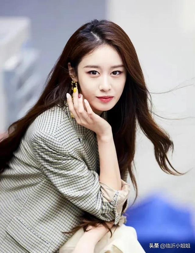 朴智妍，妩媚动人的性感模特，清新脱俗的外形，魅力四射