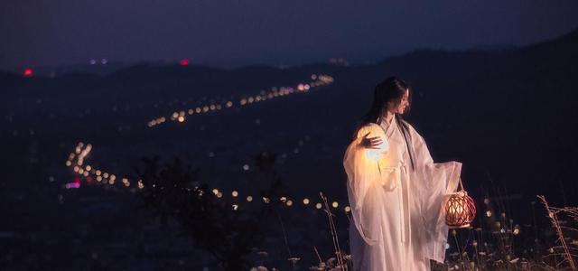 8首古代人夸赞女子美貌的经典诗篇,字字温柔动人,你读过几首?