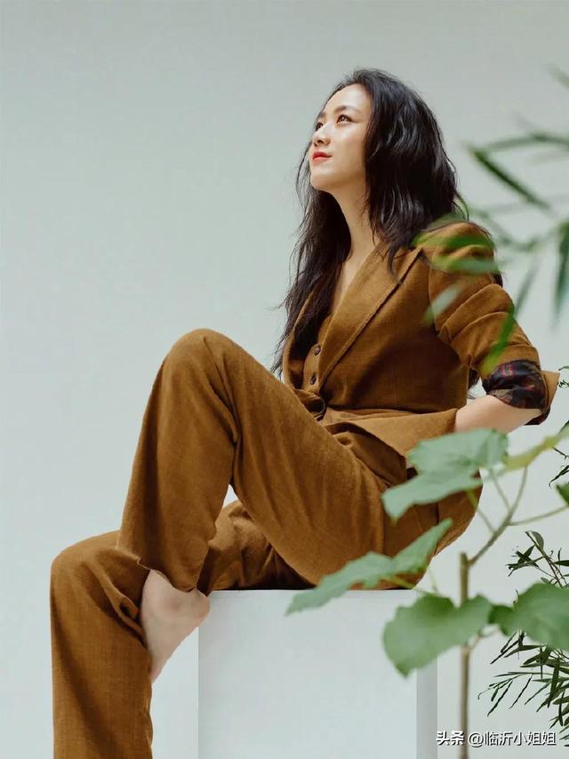 汤唯，高贵冷艳的精致美女，成熟优雅的气质展现迷人风采