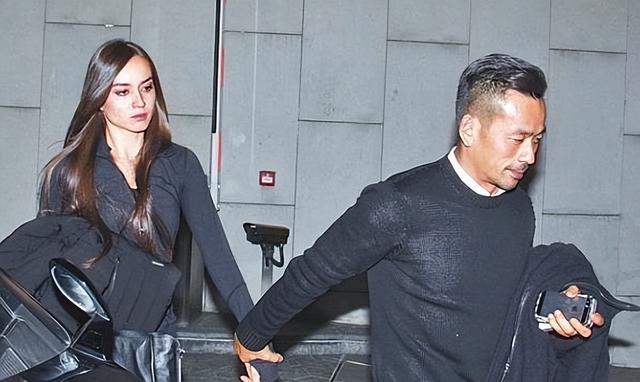 给富豪五年连生四娃,拿到5亿分手费后,37岁的刘碧丽怎么样了?