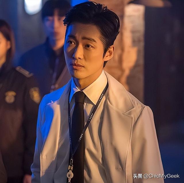 在韩国，他有收视率救世主美名