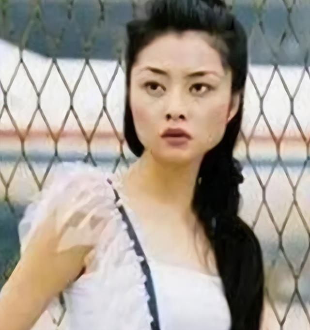 明明“歪瓜裂枣”，却能“美若天仙”，这8位女明星整得太惊艳