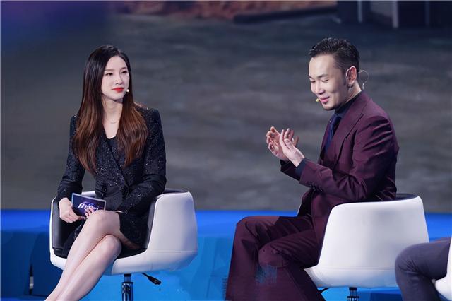 《天下足球》美女主播晒极品好身材！球迷赞叹：腿精，太好看了