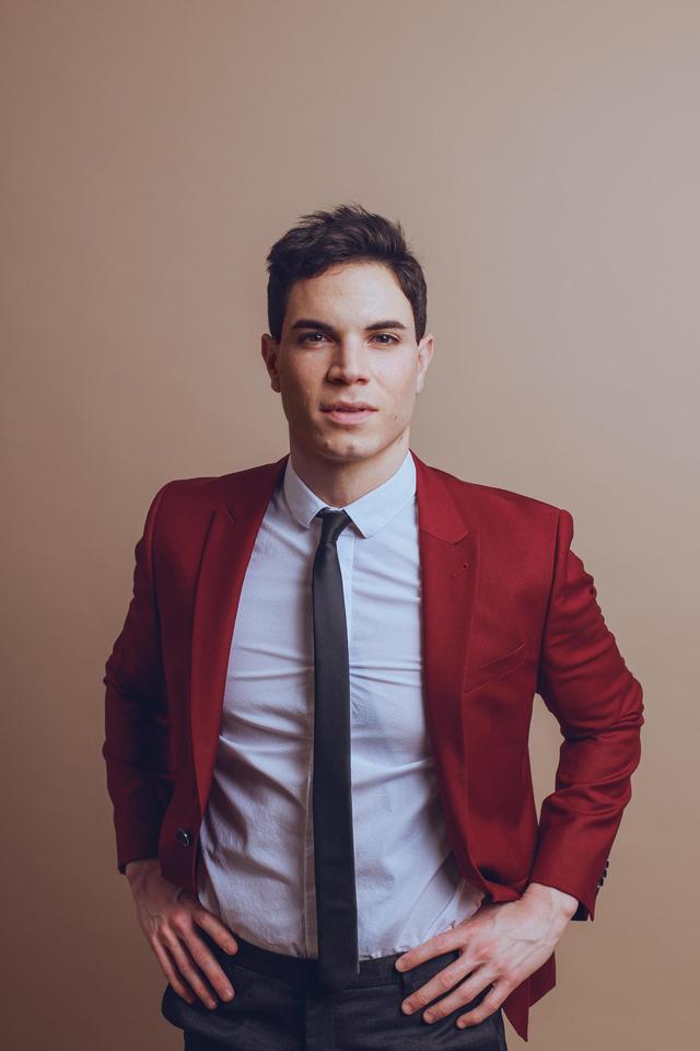 毁经典？《绯闻女孩》被翻拍，演员长相穿着太土被狂嘲