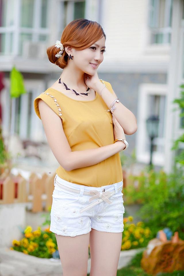 美女写真：青春靓丽 白的的小短裤