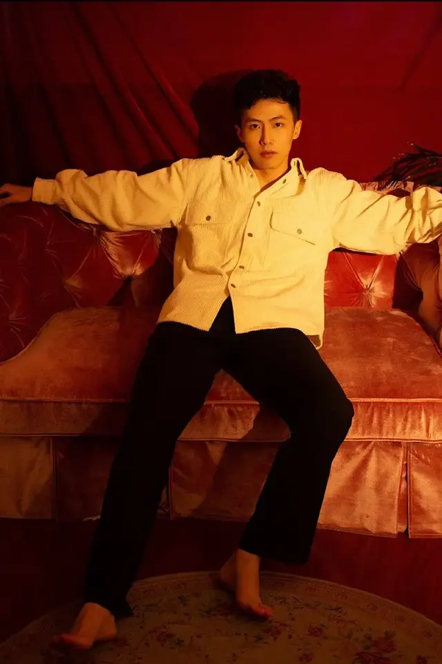 重庆小奶受写真照流出，冰肌玉骨的模样惹人爱