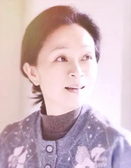 演员刘莉莉：二婚嫁富商，巅峰时回归家庭，如今女儿让她很闹心