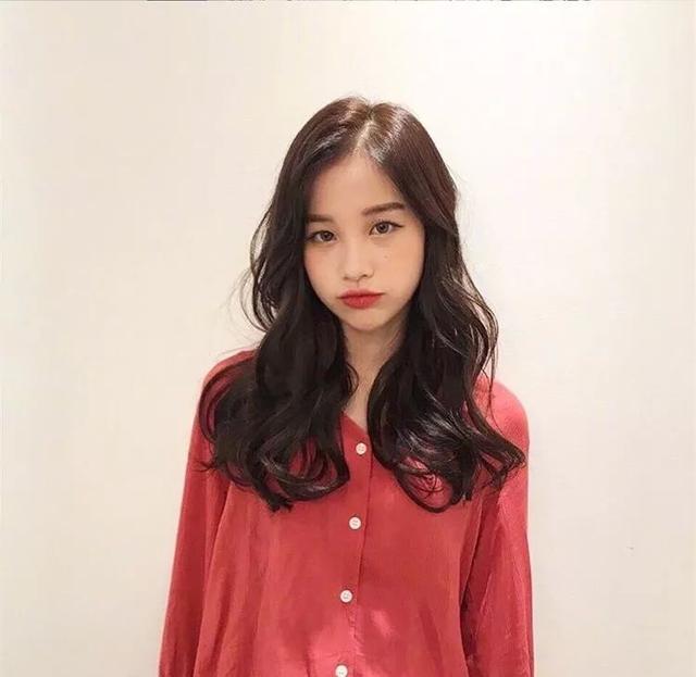 发型｜脸大的女生，适合什么样的刘海？