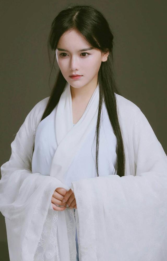 盘点进入娱乐圈的10位女网红：白鹿踏实认真，赵露思俏皮搞笑