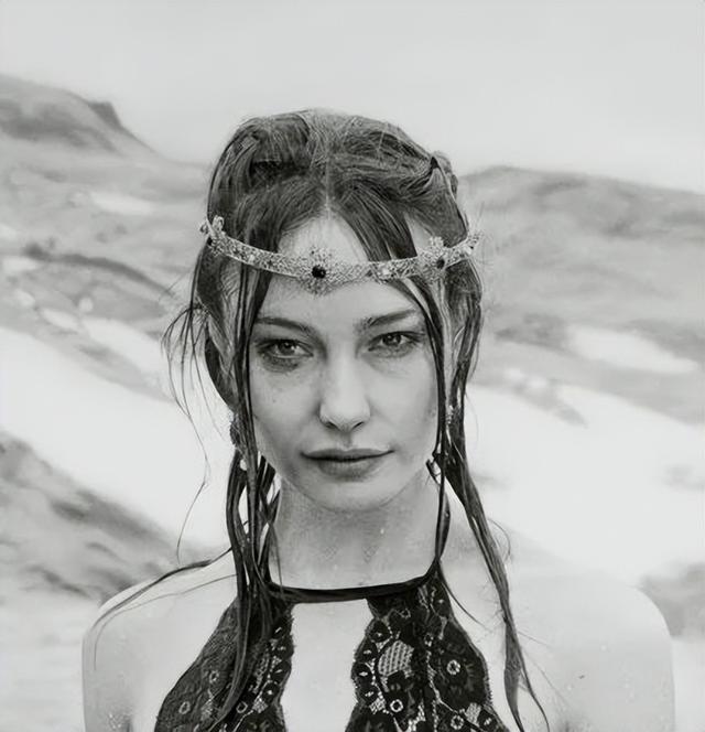 他笔下的湿身女人体少女,美得让人沦陷!细腻逼真堪称人肉打印机